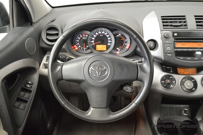 Toyota RAV 4 (17).JPG