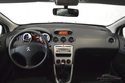 Peugeot 308 Active - 2014 (5).JPG